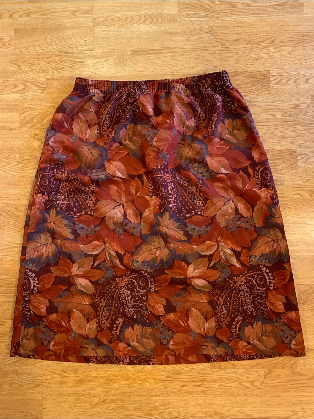 Fall colors! Women’s Floral Leaf Print Elastic Waist Skirt - Rust